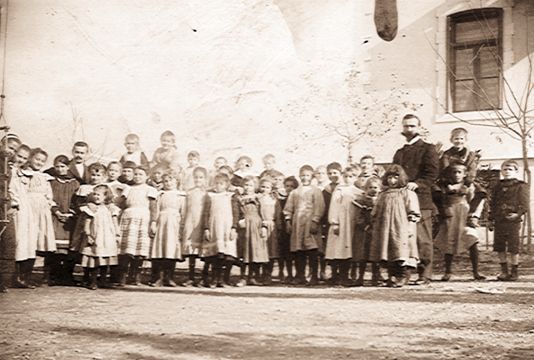 Μαθητές και μαθήτριες της DSA, από το άλμπουμ της οικογένειας Rohrer, 26.01.1900