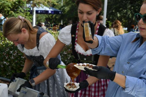 Gal Oktoberfest 12