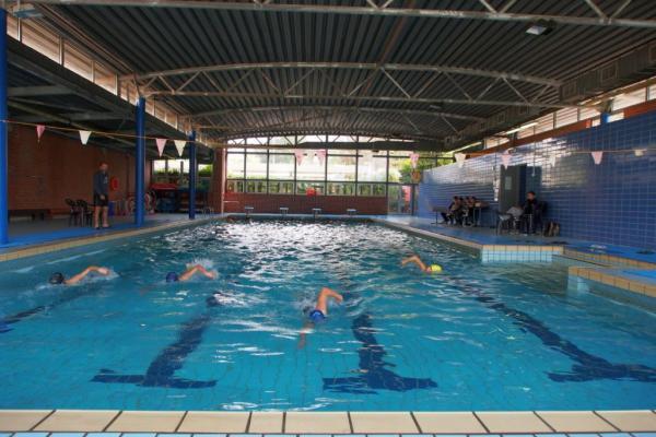 Schulanlage Schwimmbad Gal 1