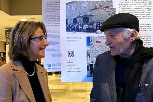 Frau Regina Wiesinger und Herr Argyris Sfountouris, Empfang-Ausstellungseröffnung